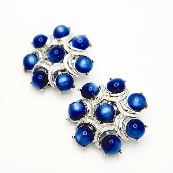 Vintage Blue Moonglow Glass Round Floral Silver Tone Large Clip On Earrings - Picture 1 of 5